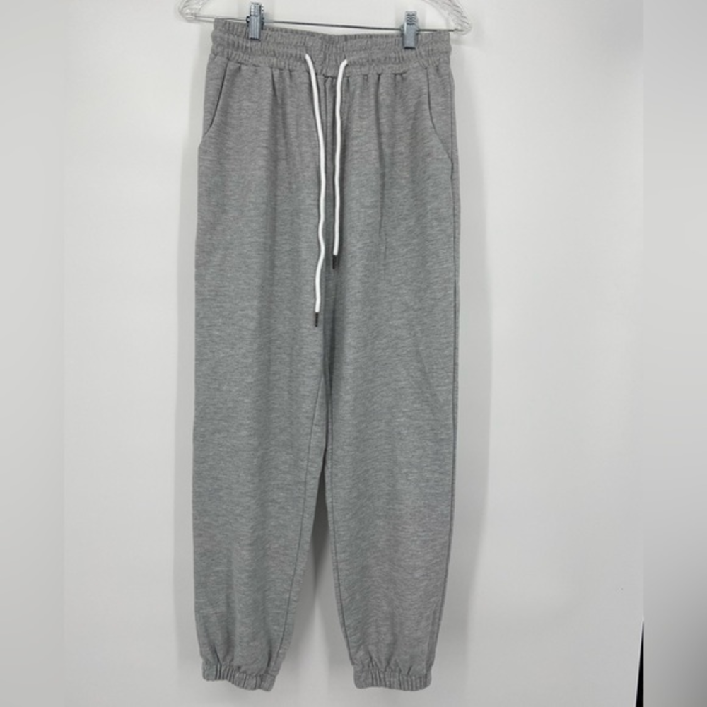 Automet‎ grey sweatpants size med, elastic at waist + ankle. Drawstring. Pockets